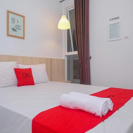 Hotel Reddoorz Syariah @ Tlogosari Semarang Alastuwo Esterno foto
