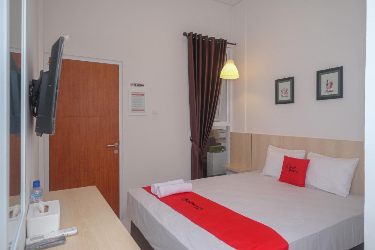 Hotel Reddoorz Syariah @ Tlogosari Semarang Alastuwo Esterno foto