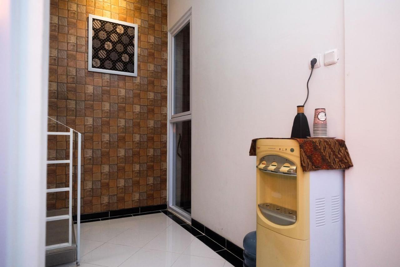 Hotel Reddoorz Syariah @ Tlogosari Semarang Alastuwo Esterno foto