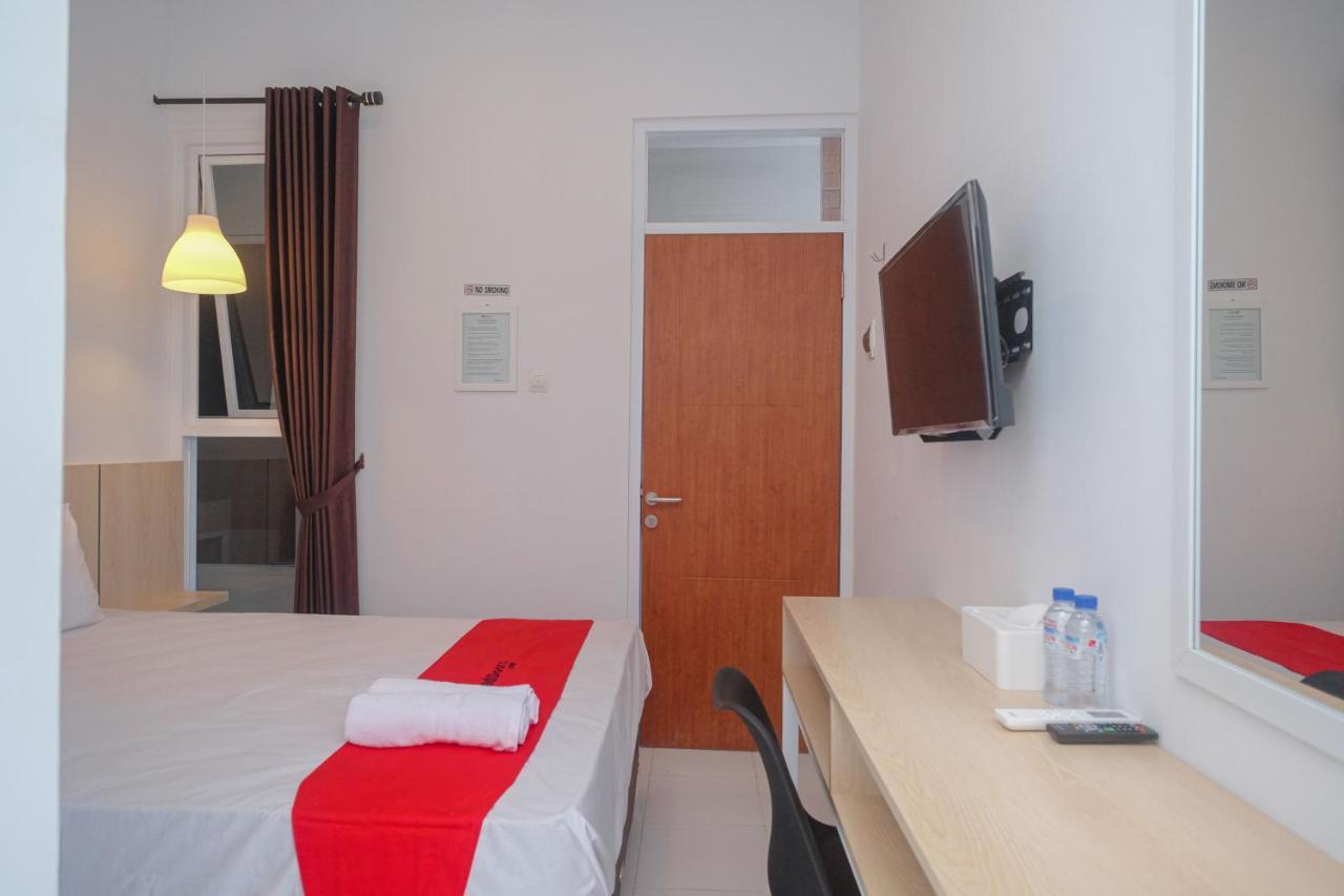 Hotel Reddoorz Syariah @ Tlogosari Semarang Alastuwo Esterno foto