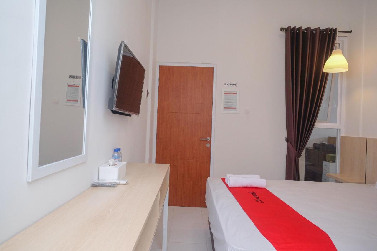 Hotel Reddoorz Syariah @ Tlogosari Semarang Alastuwo Esterno foto