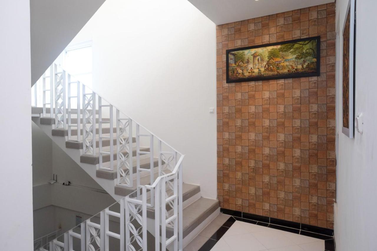 Hotel Reddoorz Syariah @ Tlogosari Semarang Alastuwo Esterno foto