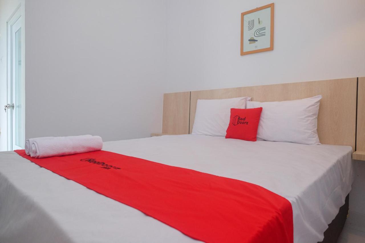 Hotel Reddoorz Syariah @ Tlogosari Semarang Alastuwo Esterno foto