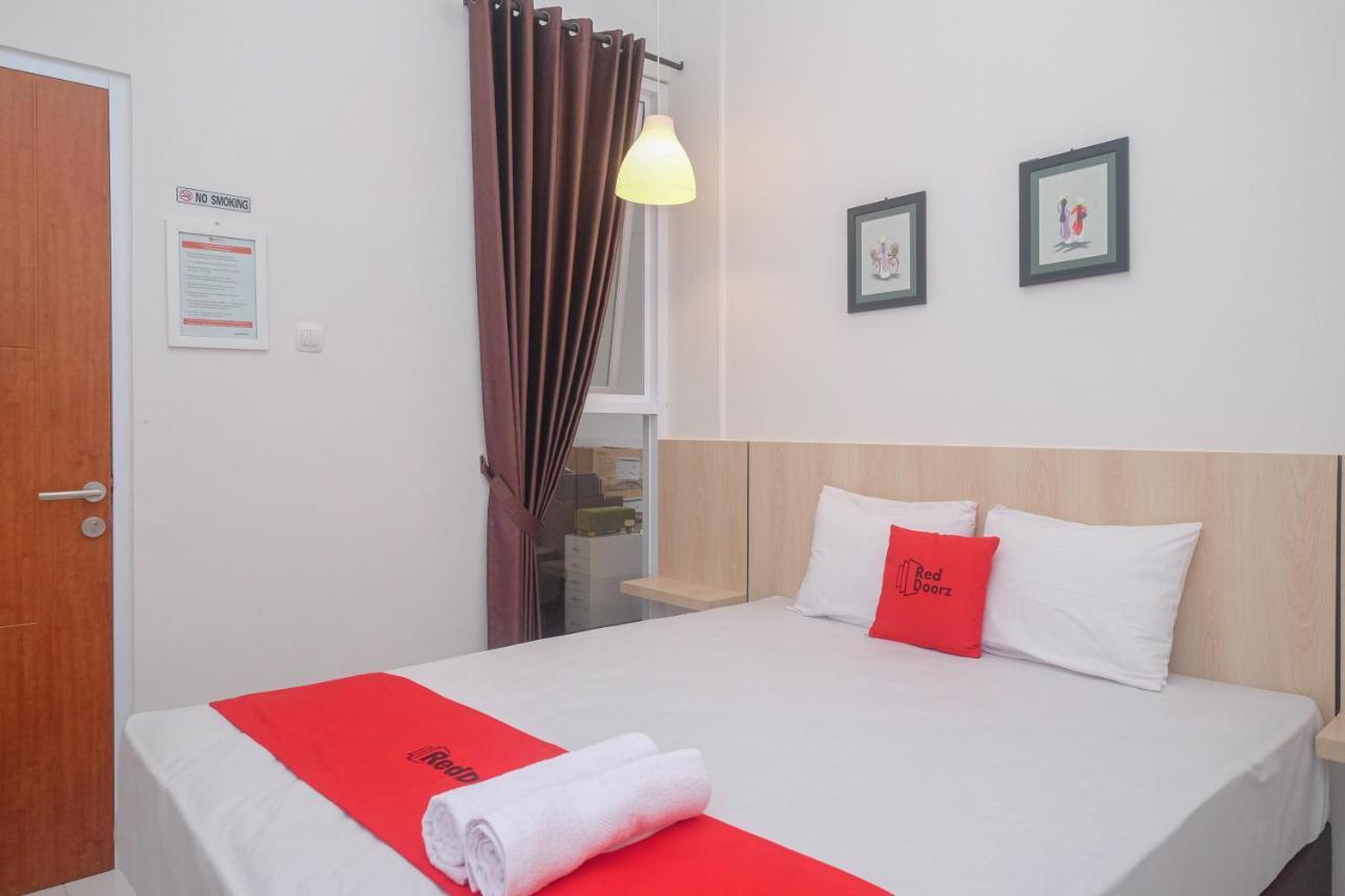 Hotel Reddoorz Syariah @ Tlogosari Semarang Alastuwo Esterno foto