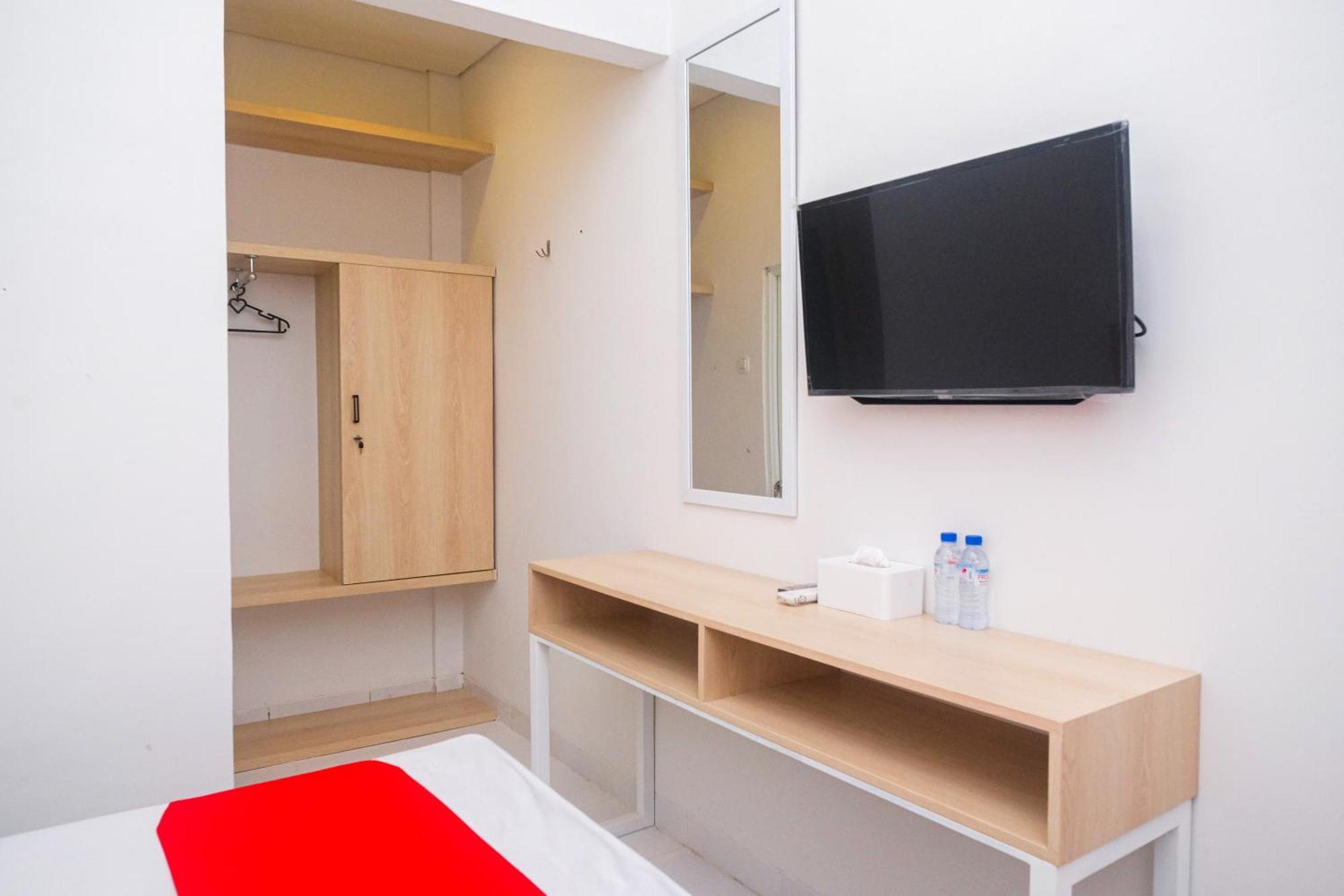 Hotel Reddoorz Syariah @ Tlogosari Semarang Alastuwo Esterno foto